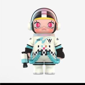 BRAND NEW! 400% Mega Space Molly Vans